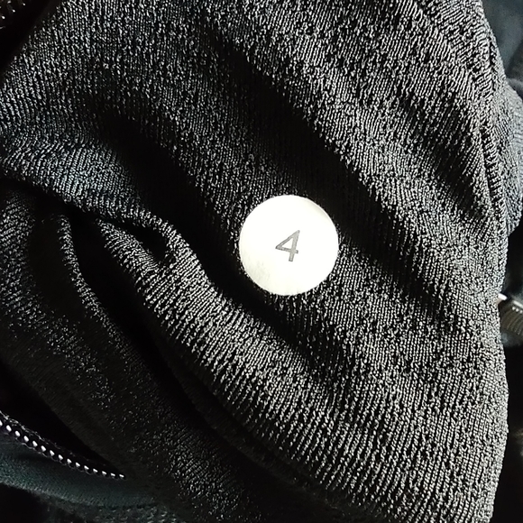 Lululemon Run: Distance Pullover Long Sleeve In Black/Heathered Black Size 4 - Picture 9 of 9